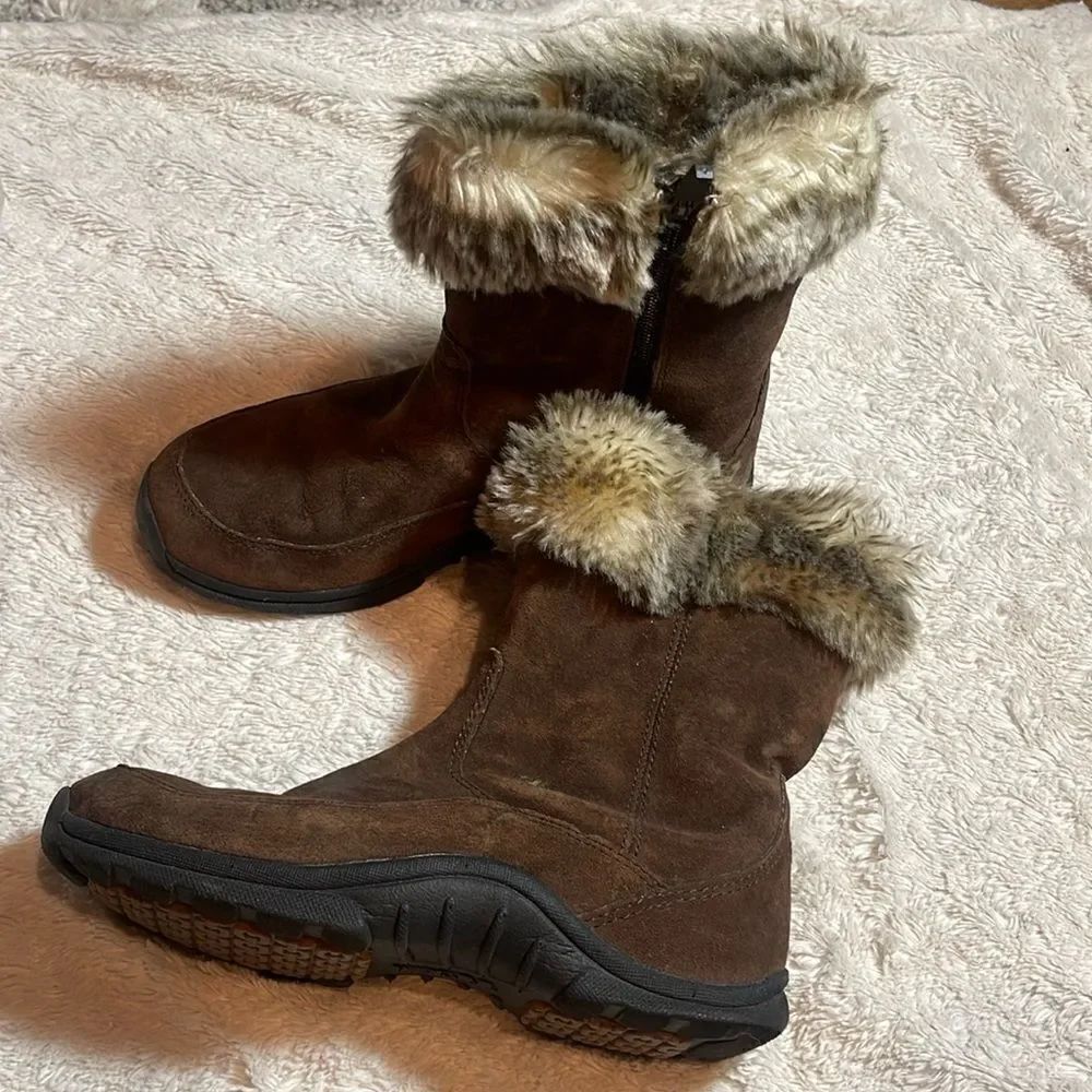 Women’s L.L. Bean, faux fur lined leather boots size 6 M